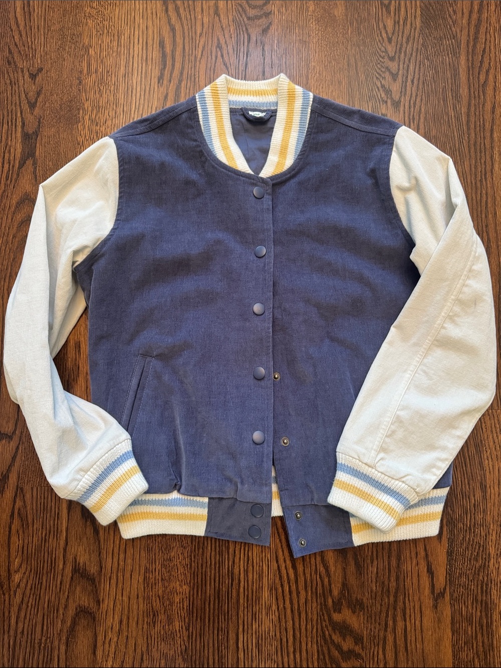🚨🚨 AERIE Women’s Navy and Cream Varsity Jacket